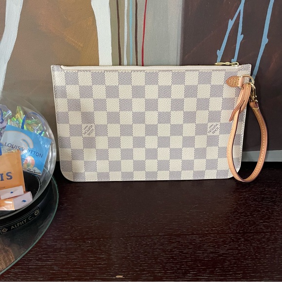 Louis Vuitton Neverfull MM Damier Azur with pouch - Picture 12 of 16